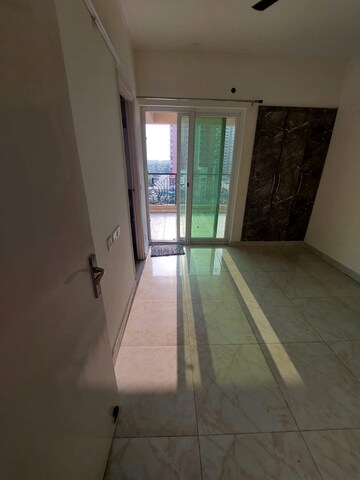 Room in 2 BHK Apartment at Gaurs Siddhartham, Siddharth Vihar – for Rent