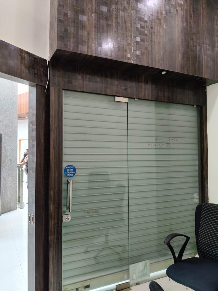 Kitchen, express-zone Commercial Office Space 100 Sq.Ft. In Malad East Mumbai 9210665