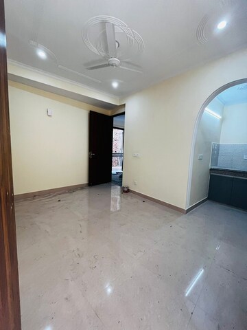 Room in 2 BHK Builder Floor at Saket – for Rent