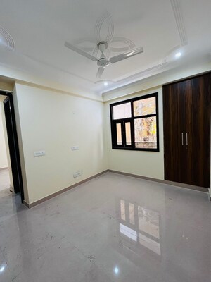Room in 2 BHK Builder Floor at Saket – for Rent