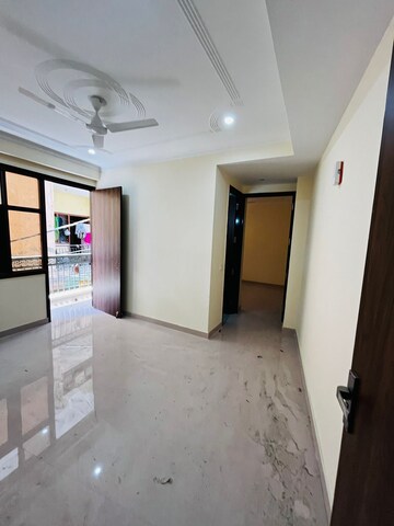 Room in 2 BHK Builder Floor at Saket – for Rent
