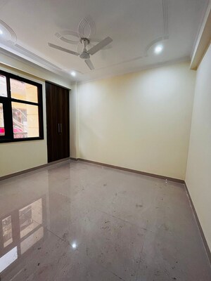 Room in 2 BHK Builder Floor at Saket – for Rent