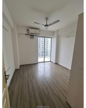 Room in 3 BHK Apartment at Conscient Hines Elevate, Sector 59 – for Sale