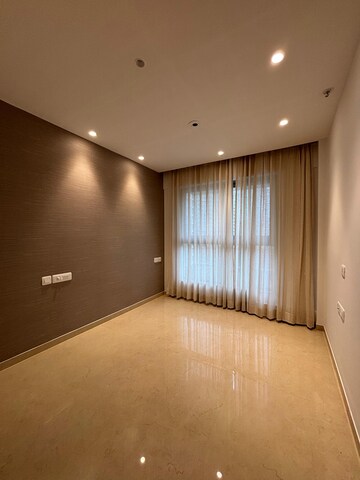 Room in 3 BHK Apartment at Hiranandani Highland, Powai – for Rent