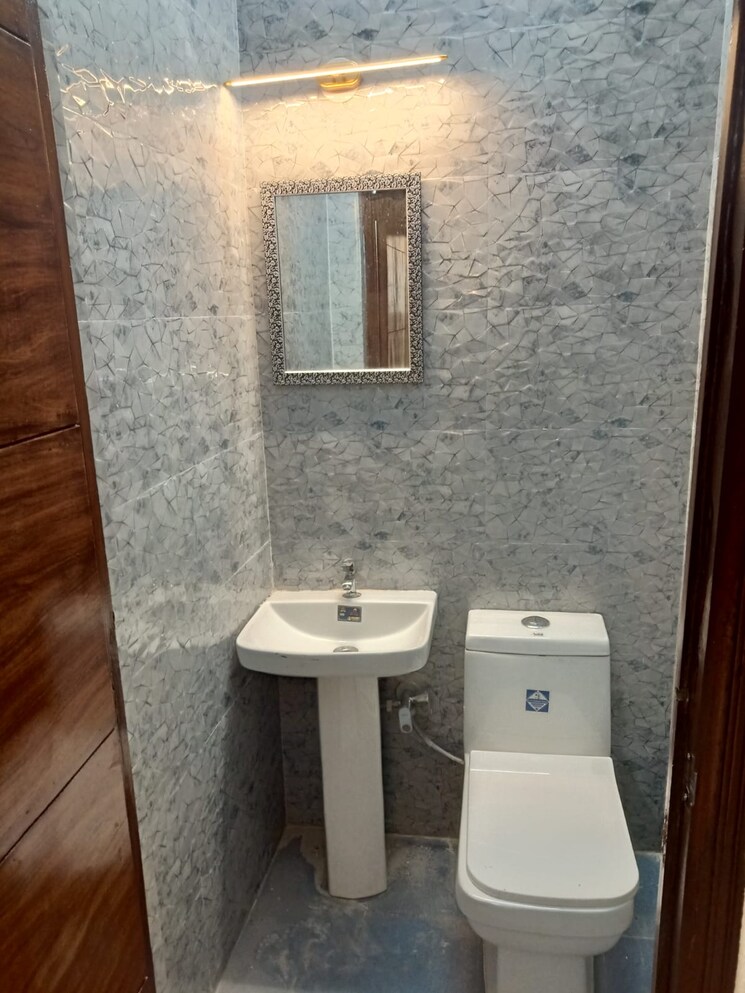 Bathroom, malviya nagar 3 Bedroom 1100 Sq.Ft. Builder Floor In Malviya Nagar Delhi 9210930