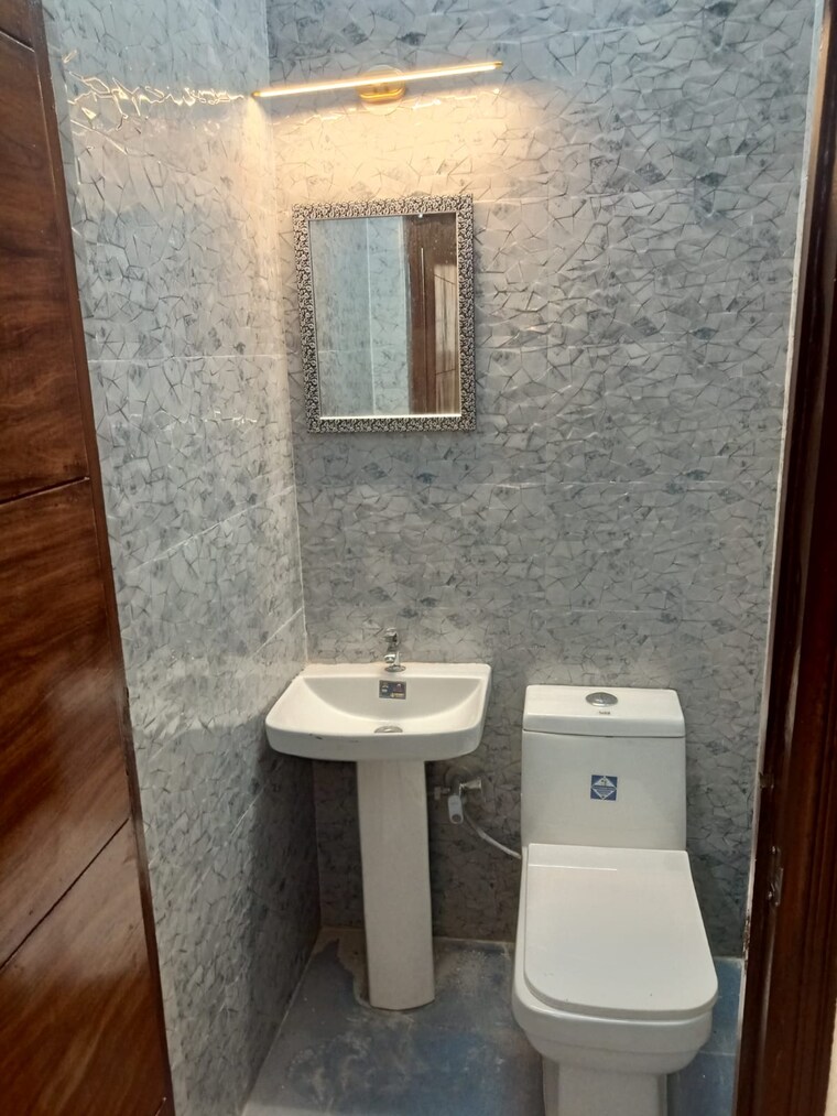 Bathroom, malviya nagar 3 Bedroom 1100 Sq.Ft. Builder Floor In Malviya Nagar Delhi 9210930
