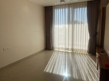Room in 3 BHK Builder Floor at Sector 8 – for Rent