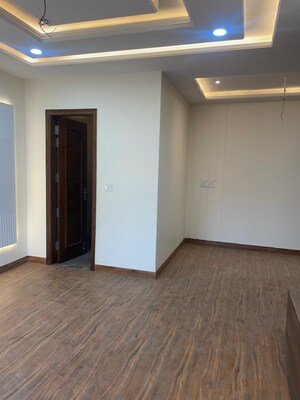 Room in 3 BHK Builder Floor at Sector 11 – for Rent