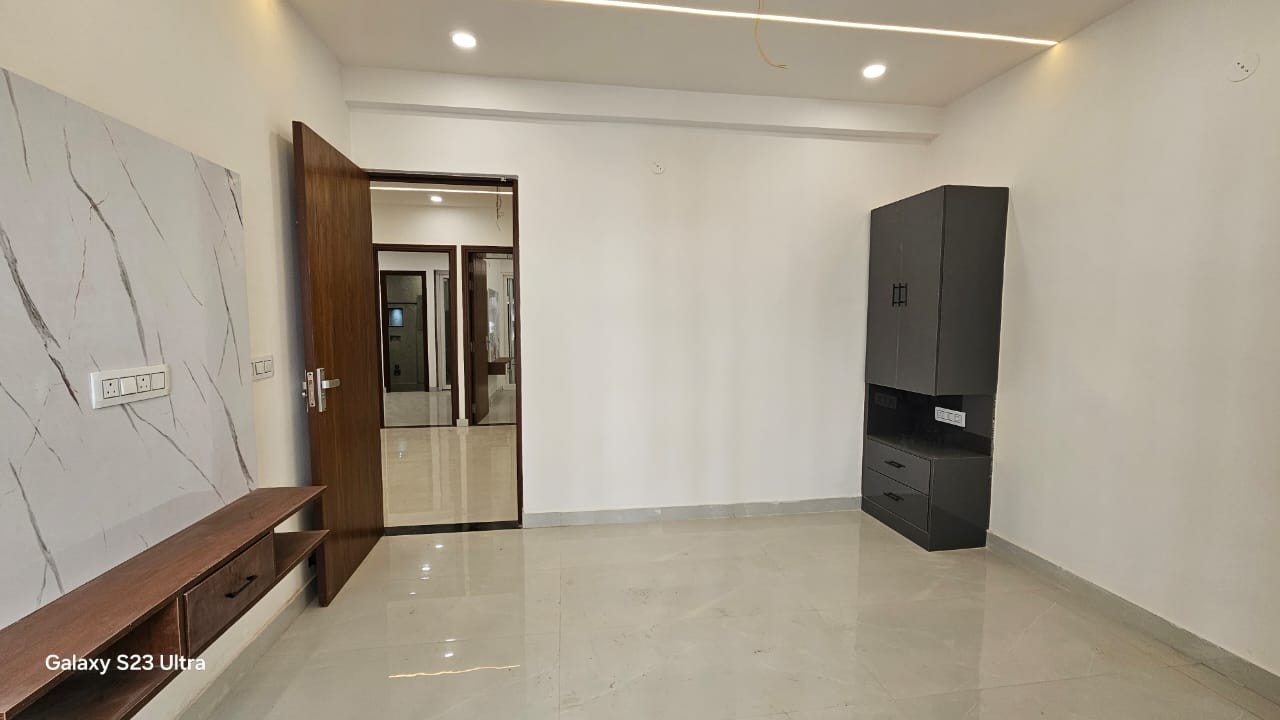 3 BHK + Pooja Room Apartment For Rent in Pir Machalla