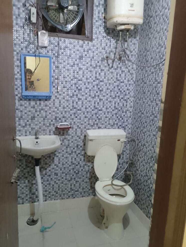 Bathroom, malviya nagar 2 Bedroom 900 Sq.Ft. Builder Floor In Malviya Nagar Delhi 9211049