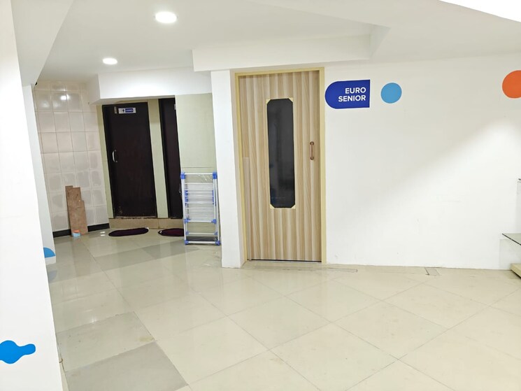 Room, kandivali west Commercial Office Space 2300 Sq.Ft. In Kandivali West Mumbai 9211048