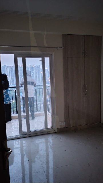 2 BHK + Study Room Apartment For Sale in Amrapali Centurian Park