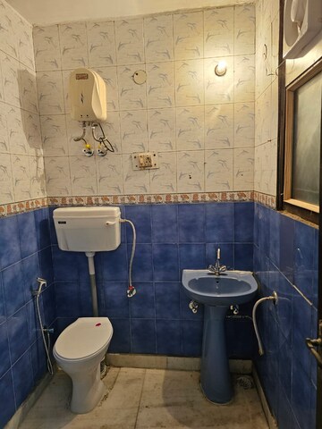 Team Area in 2 BHK Builder Floor at Malviya Nagar – for Sale