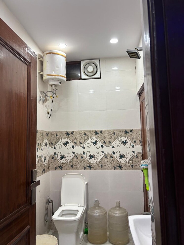 Bathroom, malviya nagar 2 Bedroom 650 Sq.Ft. Builder Floor In Malviya Nagar Delhi 9211081