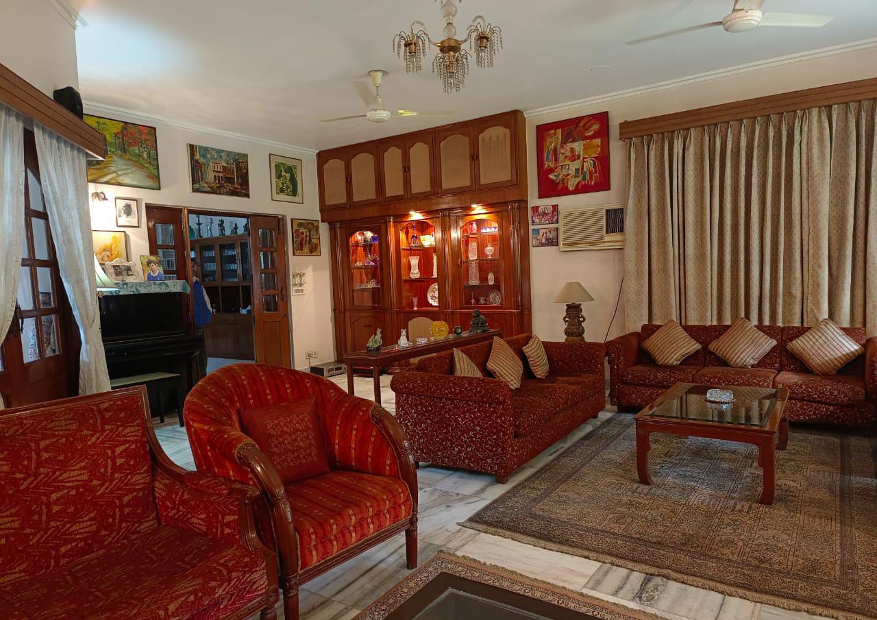 4 BHK + Pooja Room,Servant Room,Study Room,Extra Room Villa For Sale in Sainik Farm