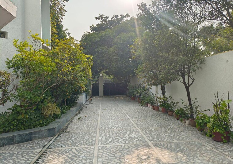 Master Bedroom, sainik farm 4 Bedroom 1500 Sq.Yd. Villa In Sainik Farm Delhi 9211148