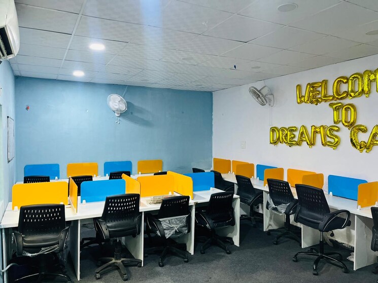 Team Area, sector 4 Commercial Office Space 1200 Sq.Ft. In Sector 4 Noida 9211199