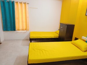 Room in  Pg at Old Padra Road – for Rent