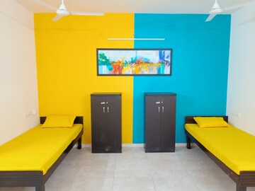  Pg For Rent in Old Padra Road