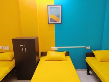 Room in  Pg at Old Padra Road – for Rent
