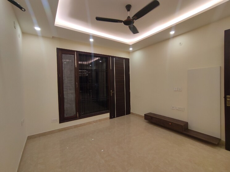 Room, sector 46 2 Bedroom 265 Sq.Yd. Builder Floor In Sector 46 Gurgaon 9211243