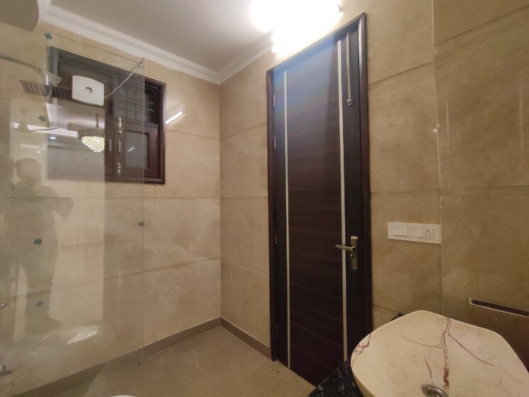 Bathroom, sector 46 2 Bedroom 265 Sq.Yd. Builder Floor In Sector 46 Gurgaon 9211243