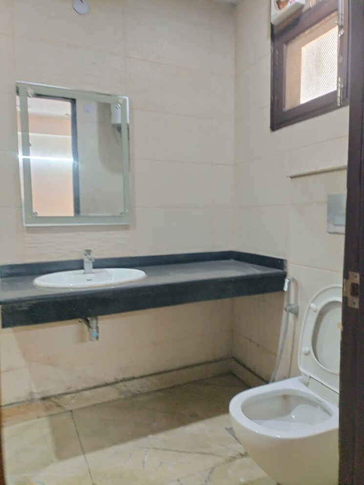 Bathroom, sector 46 2 Bedroom 265 Sq.Yd. Builder Floor In Sector 46 Gurgaon 9211243
