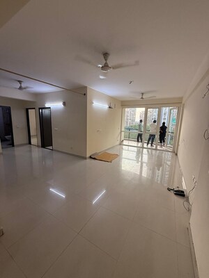 Room in 2 BHK Apartment at SVP Gulmohur Residency, Indrapuram – for Rent