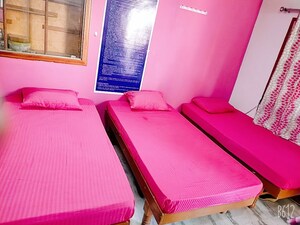 Room in  Pg at Subhanpura – for Rent