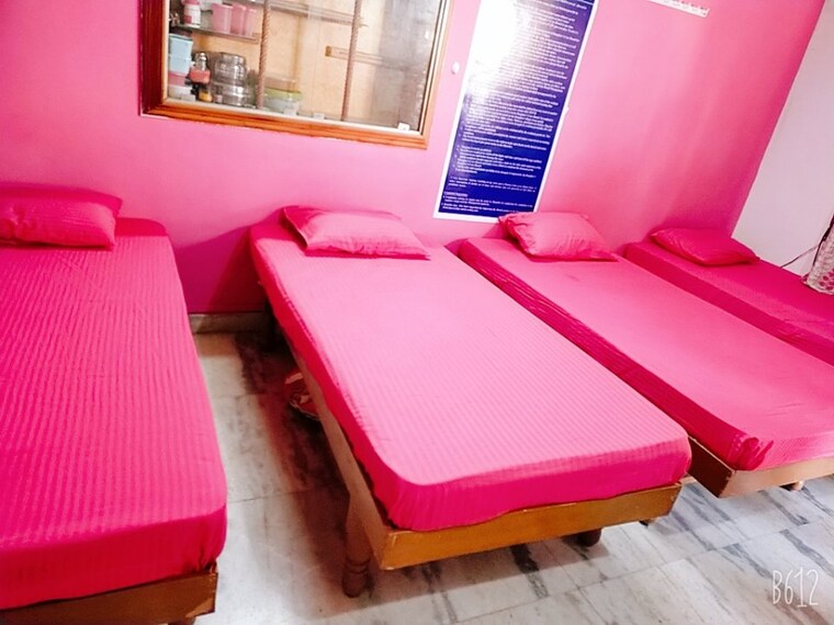 Room, subhanpura Pg For Boys & Girls In Subhanpura 9211164