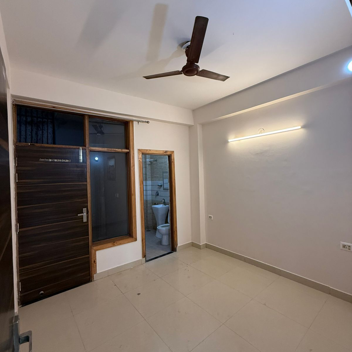 4 BHK Apartment For Rent in RWA Apartments Sector 71