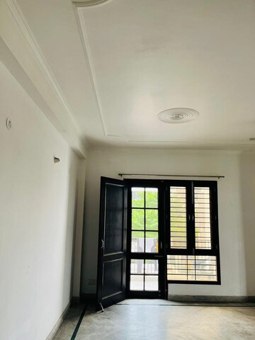Room in 2 BHK Builder Floor at Krishna Nagar – for Sale