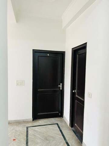 Furnished Amenities in 2 BHK Builder Floor at Krishna Nagar – for Sale