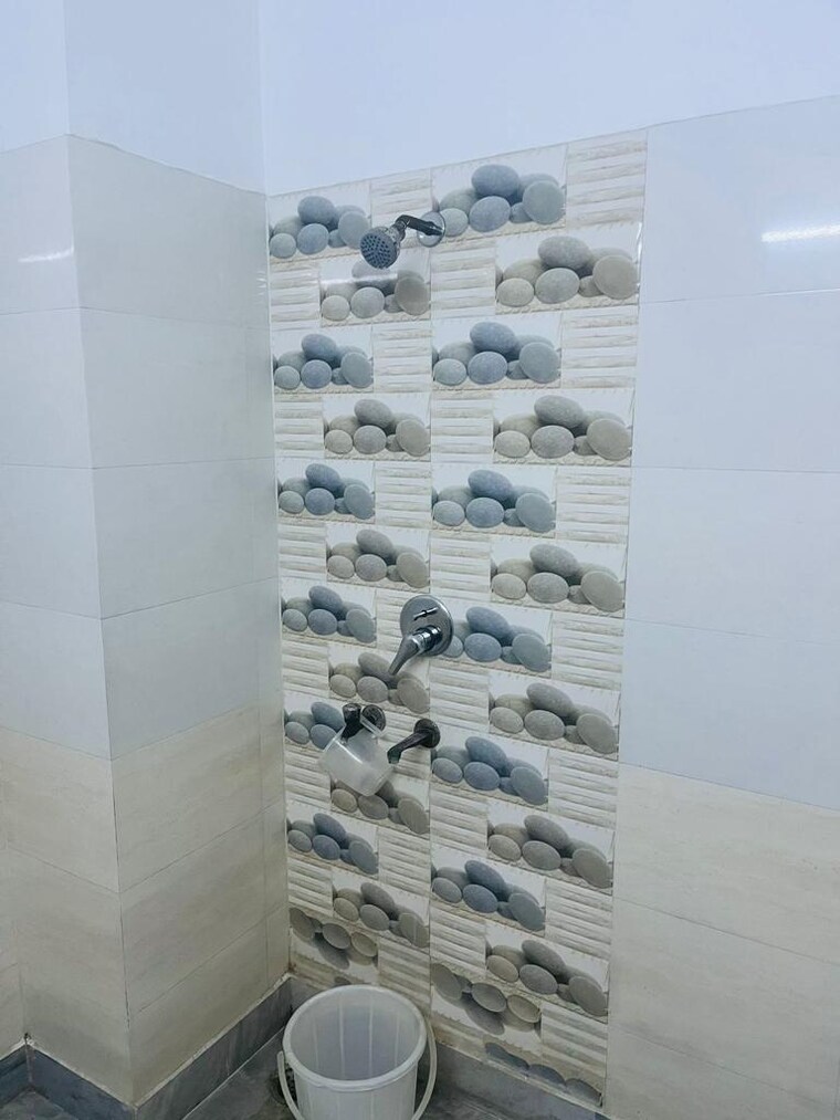 Bathroom, krishna nagar 2 Bedroom 855 Sq.Ft. Builder Floor In Krishna Nagar Delhi 9211546