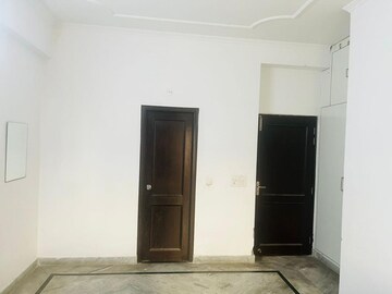 Room in 2 BHK Builder Floor at Krishna Nagar – for Sale