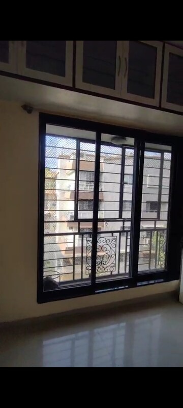 Room in 2 BHK Apartment at Vile Parle East – for Rent