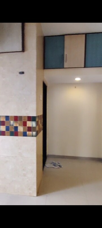 Room in 2 BHK Apartment at Vile Parle East – for Rent
