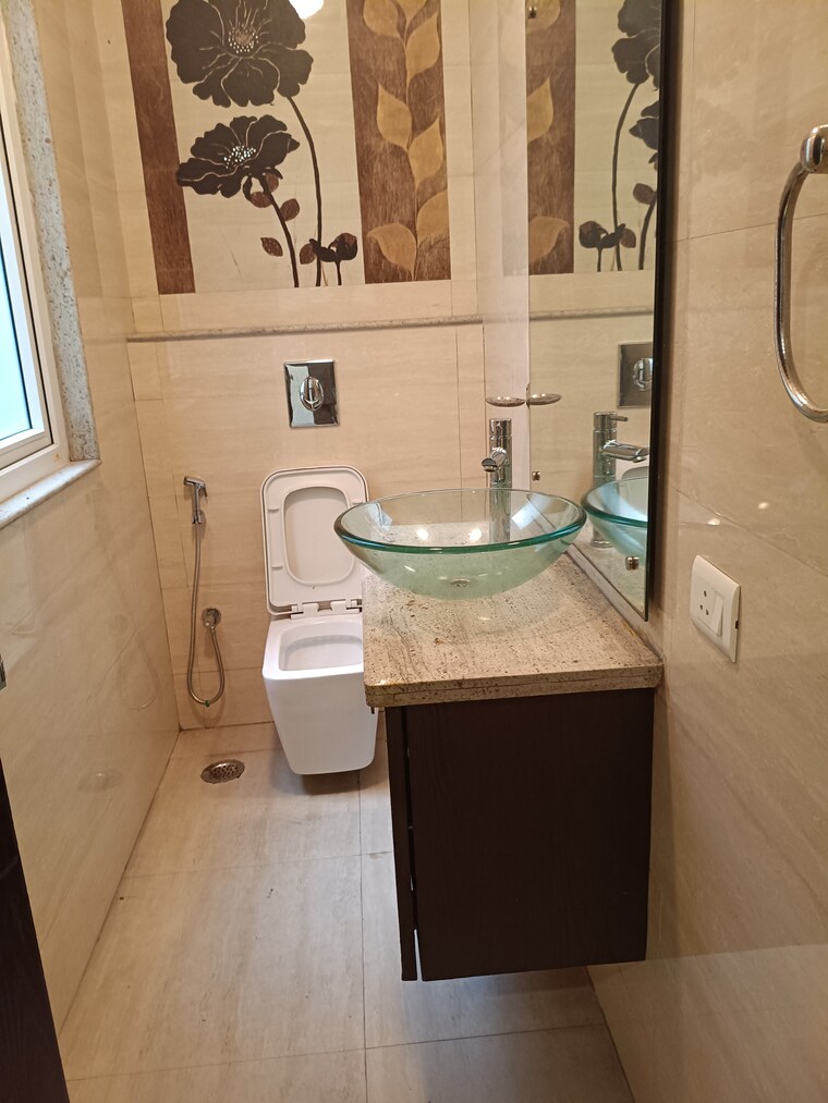 Kitchen, new friends colony 4 Bedroom 300 Sq.Yd. Builder Floor In New Friends Colony Delhi 9211625