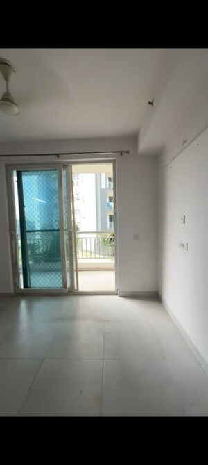 Room in 2 BHK Apartment at Sarvottam NX Avenue, Tech Zone 4 Greater Noida – for Rent