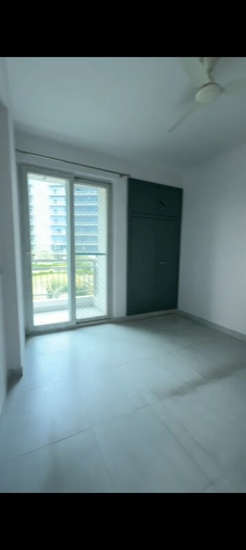 Room in 2 BHK Apartment at Sarvottam NX Avenue, Tech Zone 4 Greater Noida – for Rent