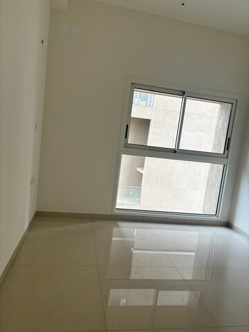 Room in 3 BHK Apartment at Godrej Skyline, Koregaon Park – for Sale