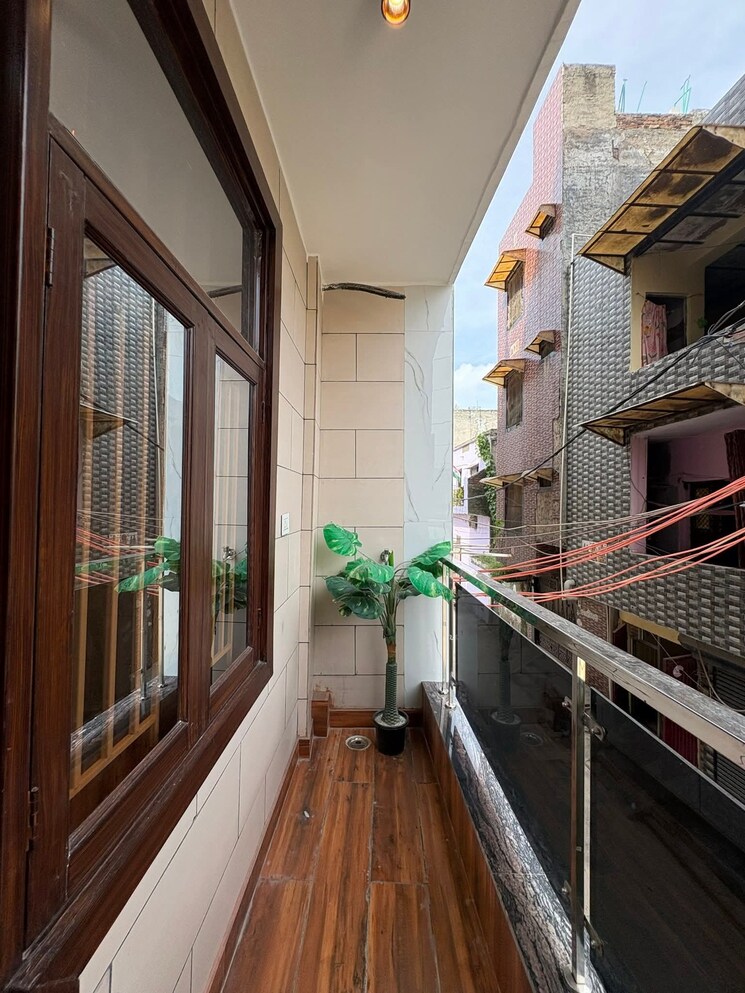 Balcony, sa-homes-i 3.5 Bedroom 905 Sq.Ft. Builder Floor In Uttam Nagar Delhi 9211602