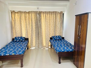 Bedroom in  Pg at Alkapuri – for Rent