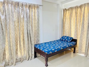 Bedroom in  Pg at Alkapuri – for Rent
