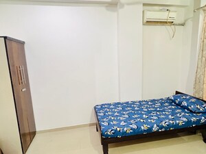 Bedroom in  Pg at Alkapuri – for Rent