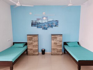 Room in  Pg at Alkapuri – for Rent