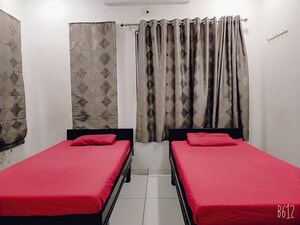 Room in  Pg at Alkapuri – for Rent