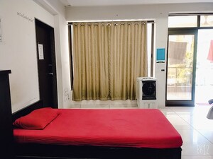 Room in  Pg at Alkapuri – for Rent