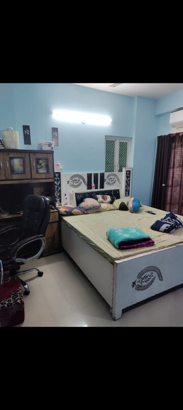 Team Area in 3 BHK Apartment at VVIP Addresses, Raj Nagar Extension – for Sale