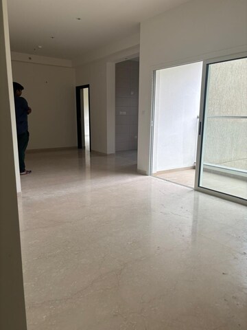 Room in 3 BHK Apartment at Godrej Skyline, Koregaon Park – for Sale